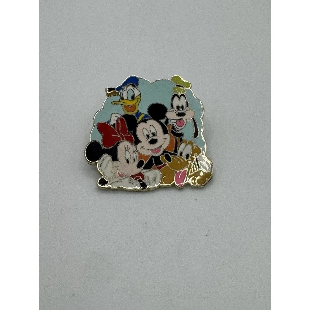 Walt Disney 2008 Mickey , Minnie , Pluto , Goofy & Donald My First Starter Pin